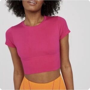OFFLINE BY AERIE Sidewalk Seamless Cropped T-Shirt in Fuchsia Pink Size M